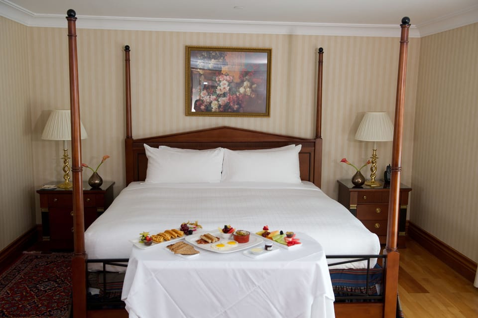 Deluxe Room, 1 King Bed | Premium bedding, down comforters, minibar, in-room safe