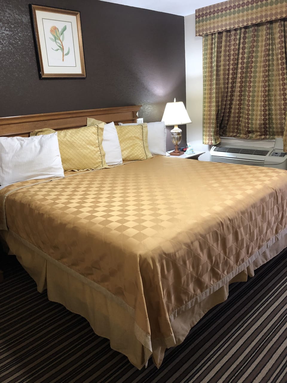 Room, 1 King Bed, Non Smoking | Blackout drapes, WiFi (free), bed sheets