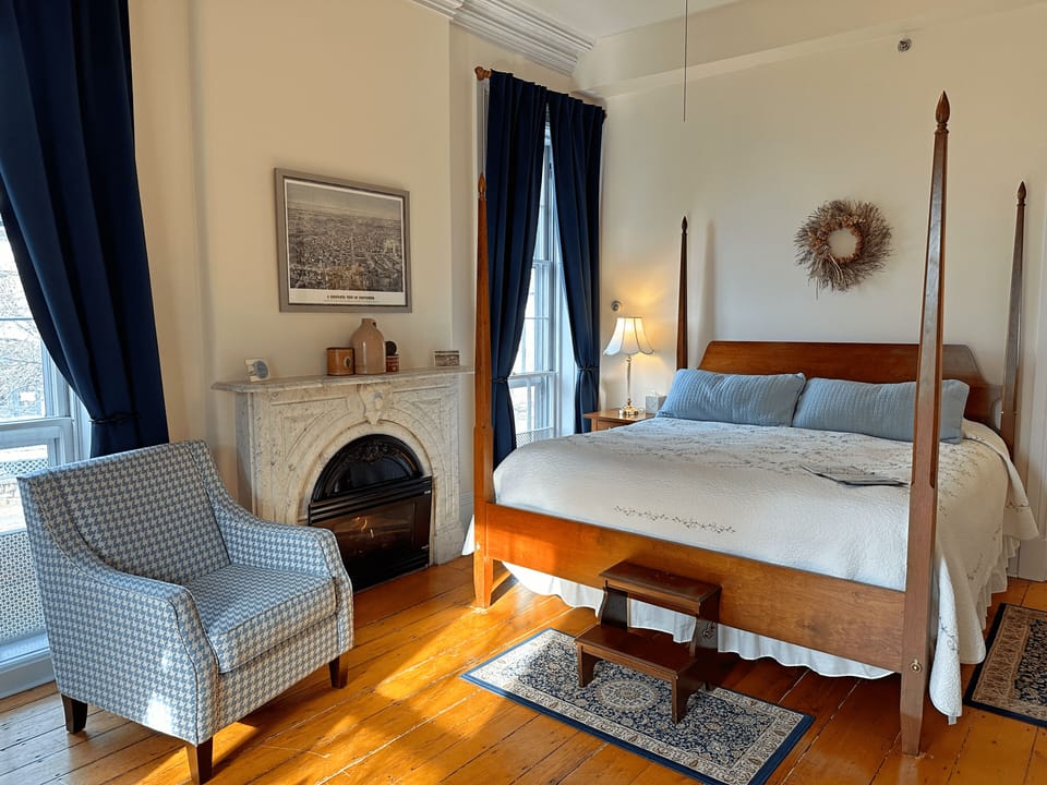 Room, 1 King Bed (Prime) | Desk, laptop workspace, iron/ironing board, free WiFi