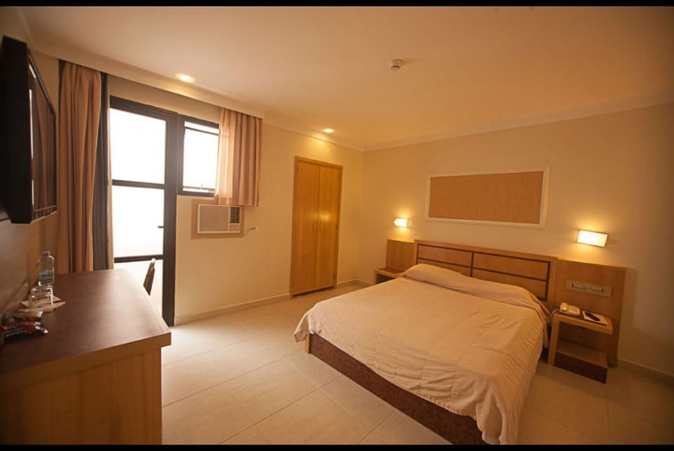 Deluxe Double Room | Minibar, desk, blackout drapes, free WiFi