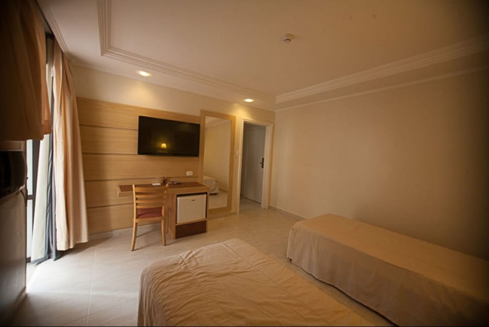 Deluxe Twin Room | Minibar, desk, blackout drapes, WiFi (free)