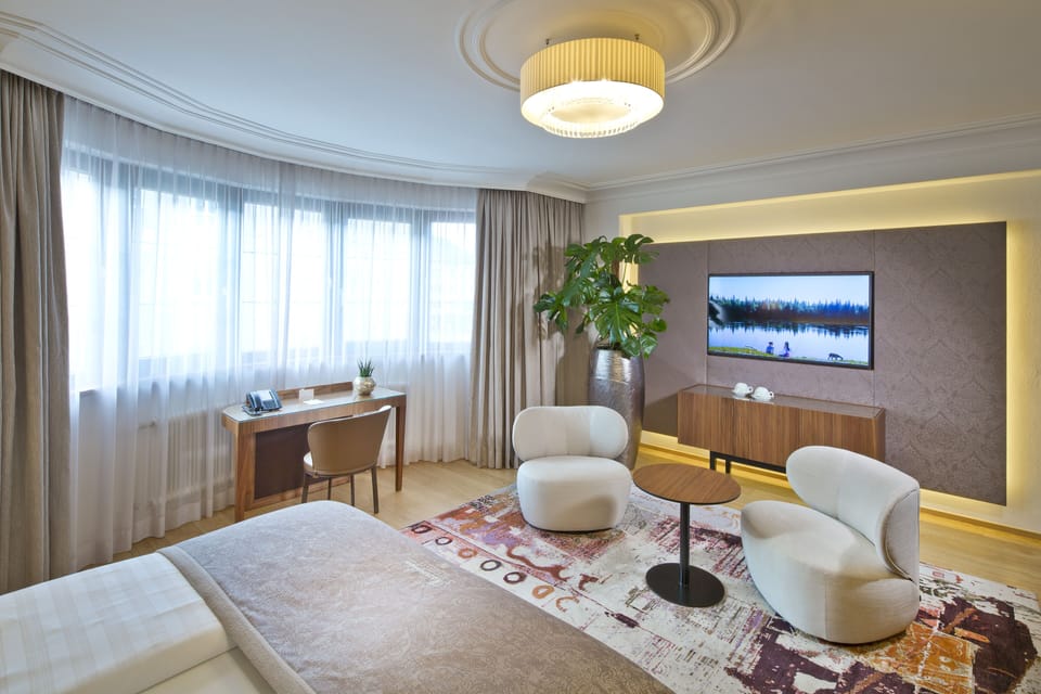 Superior Double Room, Non Smoking, Allergy Friendly | Living area | 32-inch flat-screen TV with satellite channels, TV