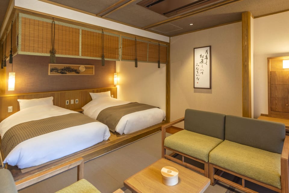 Minibar, in-room safe, WiFi (free), bed sheets