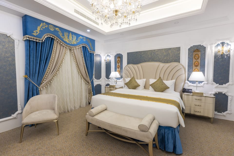 Royal Suite | Egyptian cotton sheets, premium bedding, pillowtop beds, minibar