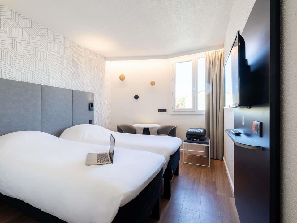 Standard Twin Room, 2 Twin Beds | In-room safe, desk, laptop workspace, blackout drapes