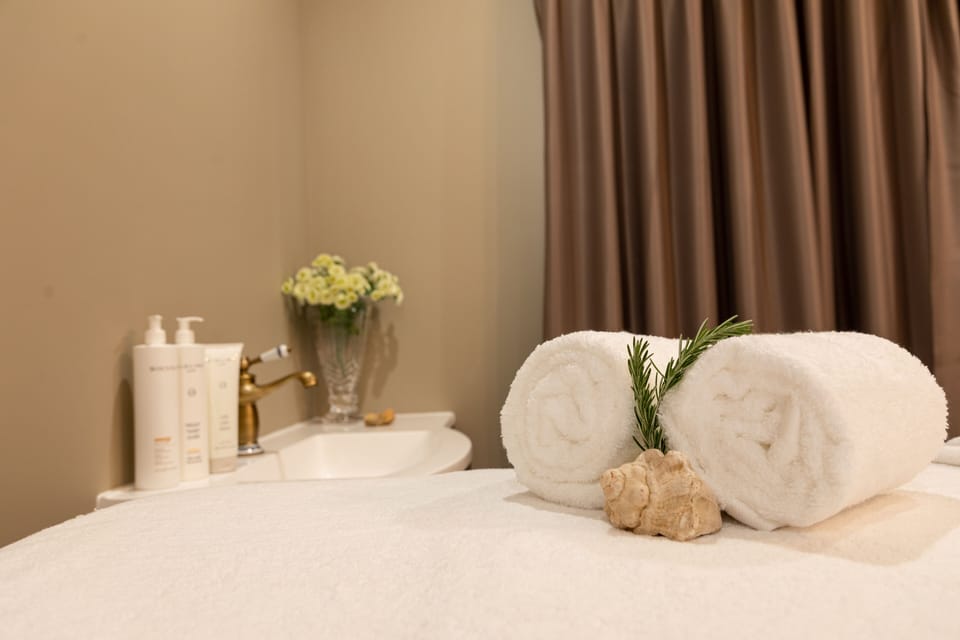 Steam room, Turkish bath, body treatments, mud baths, aromatherapy