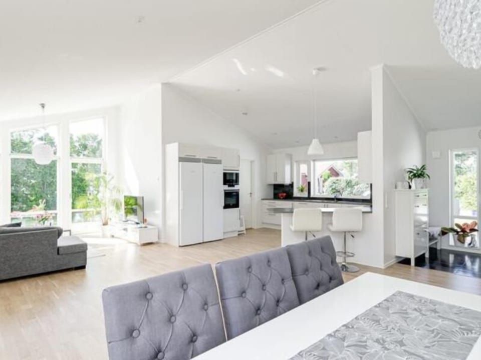Deluxe Villa, 4 Bedrooms | In-room dining