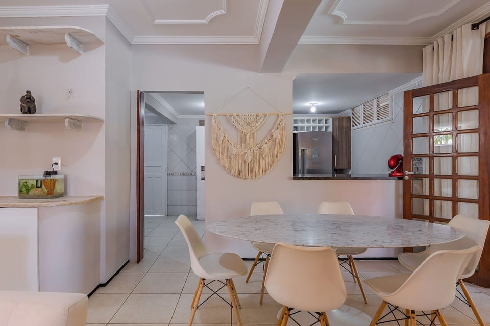 Basic Chalet | Dining