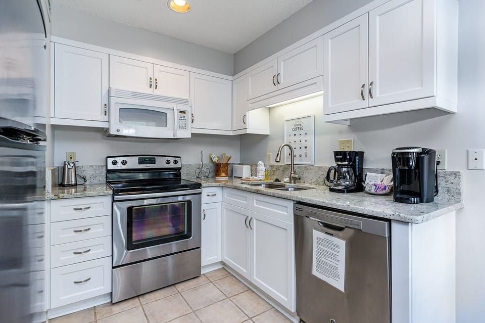 Villa, 2 Bedrooms | Private kitchen | Coffee/tea maker, fridge, oven, toaster