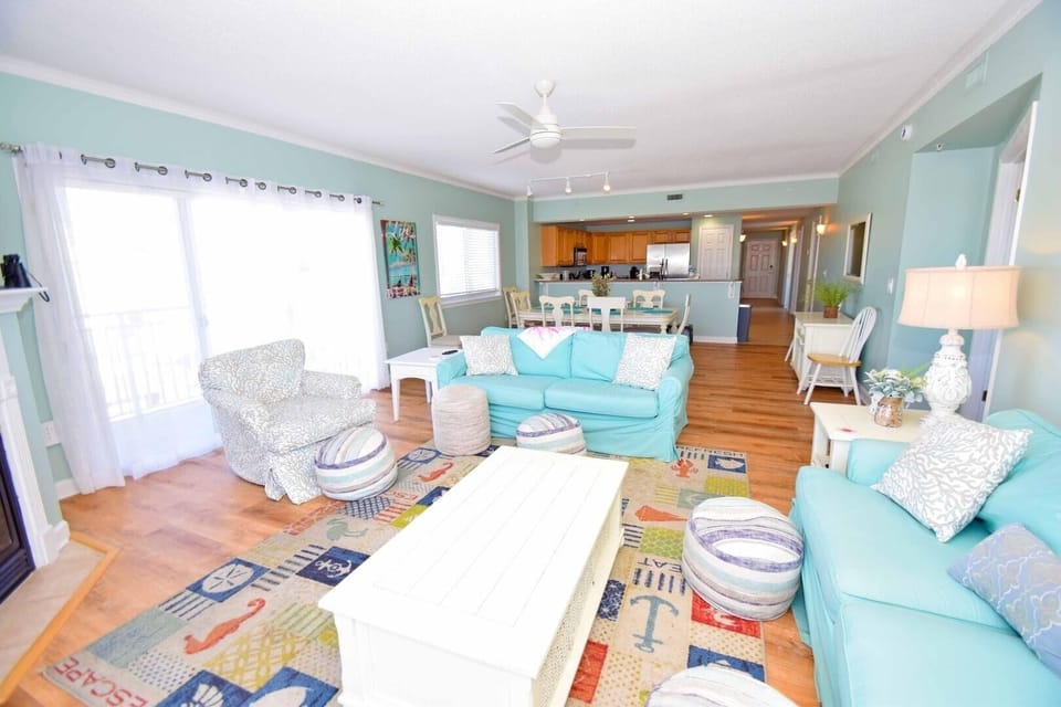 Condo, 4 Bedrooms | Living area