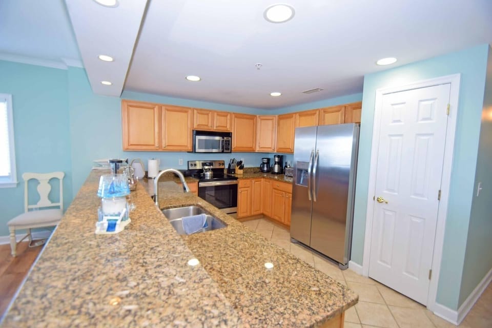 Condo, 4 Bedrooms | Private kitchen | Fridge, coffee/tea maker, toaster