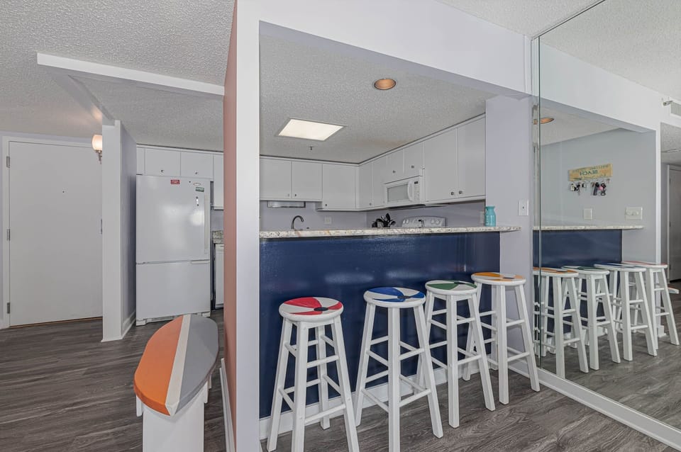 Condo, 3 Bedrooms | Private kitchen | Coffee/tea maker, fridge, oven, toaster