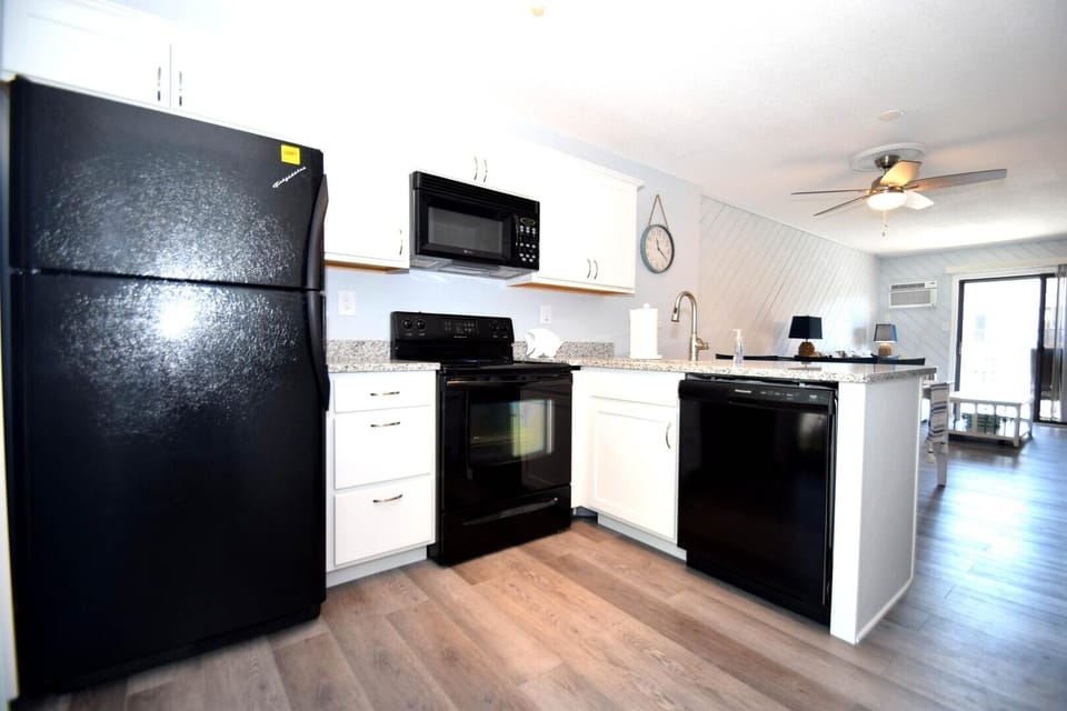Townhome, 2 Bedrooms | Private kitchen | Coffee/tea maker, fridge, toaster