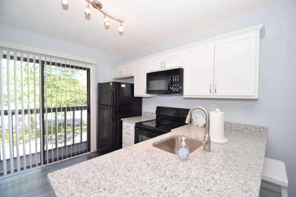 Townhome, 2 Bedrooms | Private kitchen | Coffee/tea maker, fridge, toaster