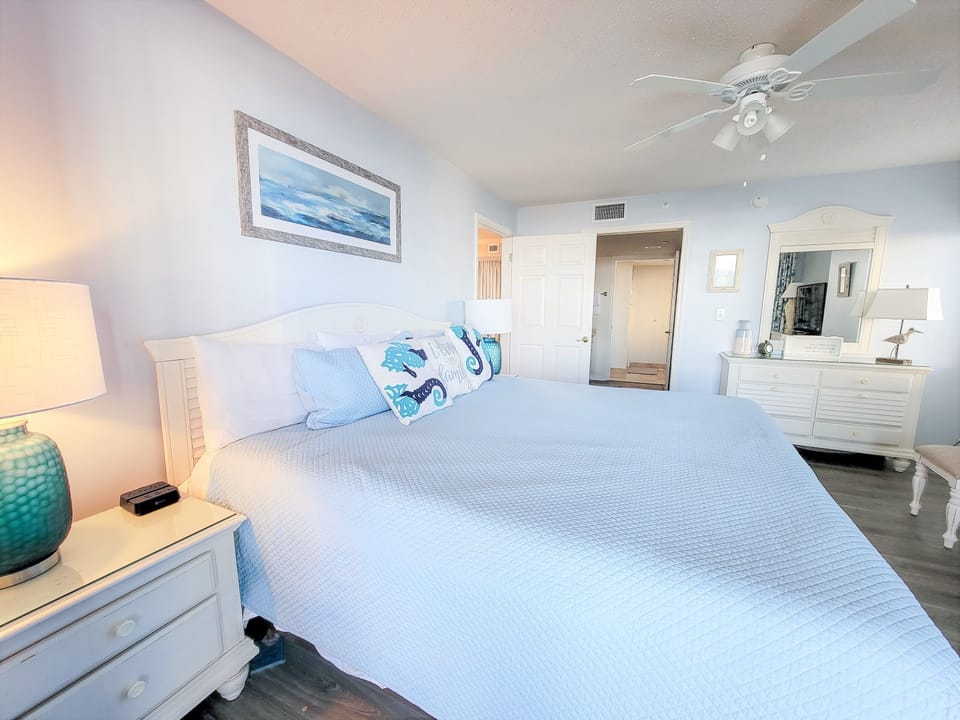 Huge 3 bedroom, 3 bath condo in the lovely Brighton building! 3 Condo Apartment in South Carolina