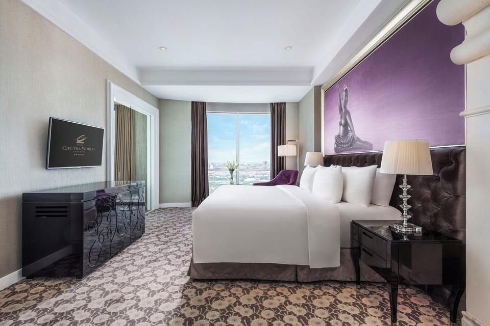 Suite | Minibar, in-room safe, desk, laptop workspace
