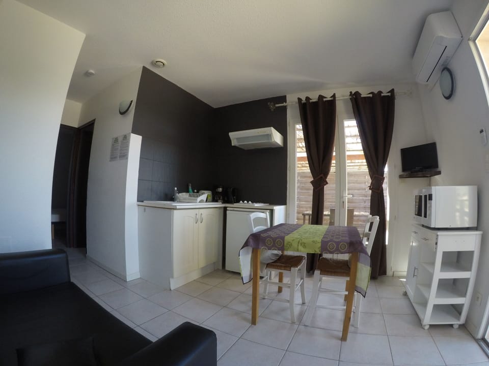 Gîte, 1 Bedroom | Private kitchen | Fridge, electric kettle, eco-friendly cleaning products