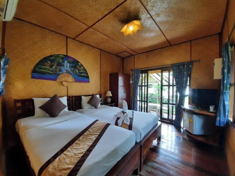 Bungalow with Garden View | In-room safe, blackout drapes, bed sheets