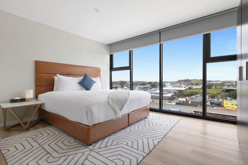 Deluxe Apartment | Premium bedding, pillowtop beds, minibar, in-room safe