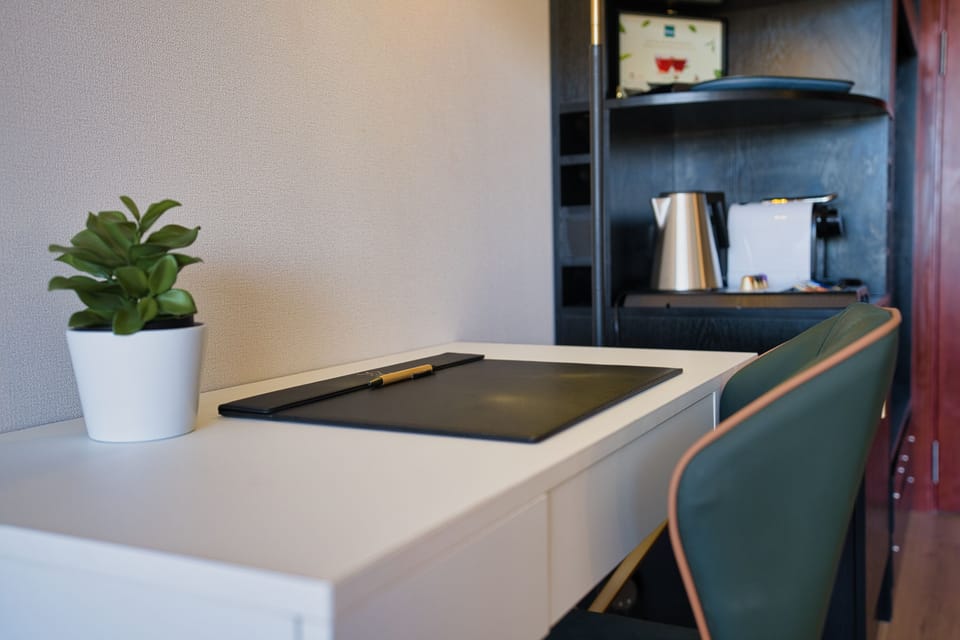 Executive Studio Suite | Premium bedding, pillowtop beds, minibar, in-room safe