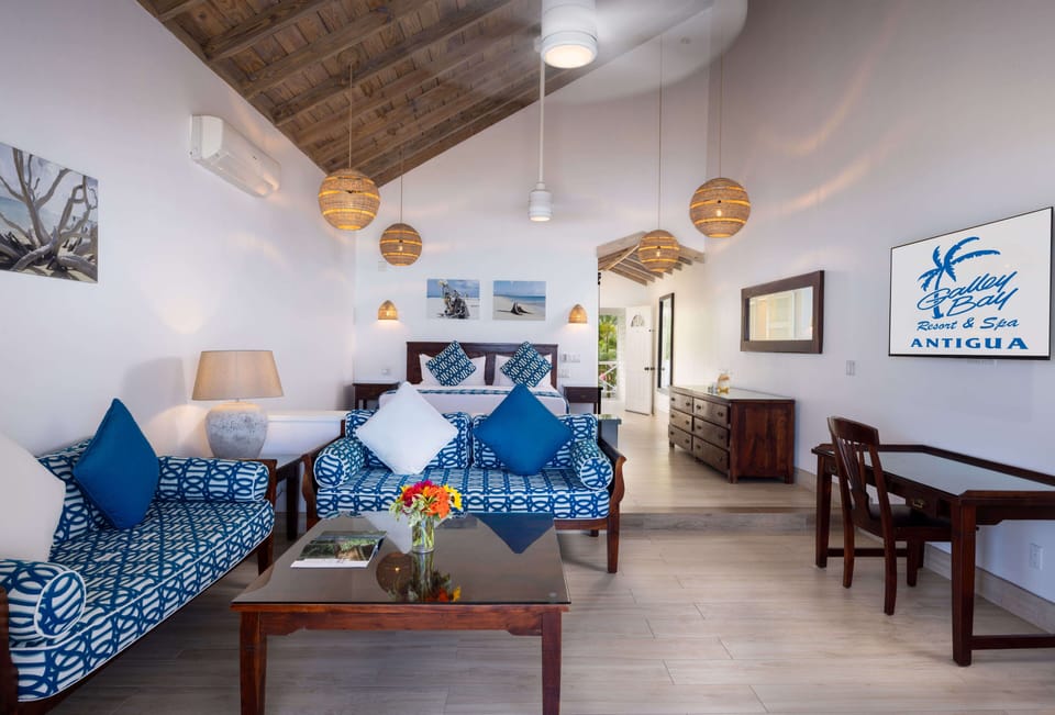 Premium Beachfront Suite | Premium bedding, pillowtop beds, minibar, in-room safe