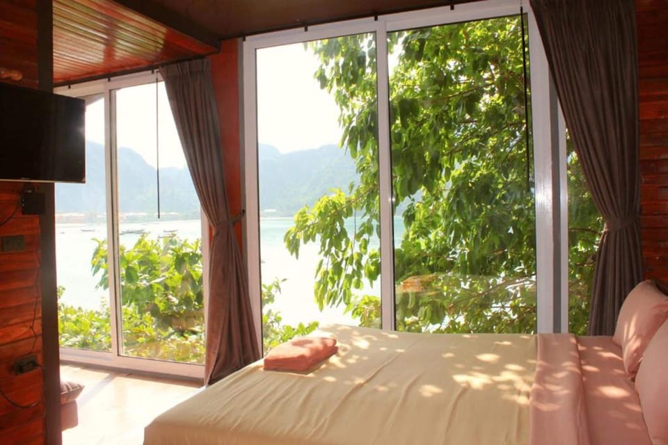 Seafront Deluxe Family,101 | In-room safe, desk, blackout drapes, free WiFi