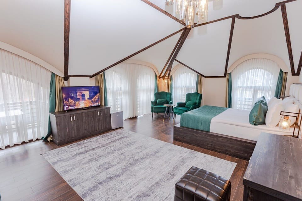 Luxury Double Room | Premium bedding, minibar, desk, laptop workspace