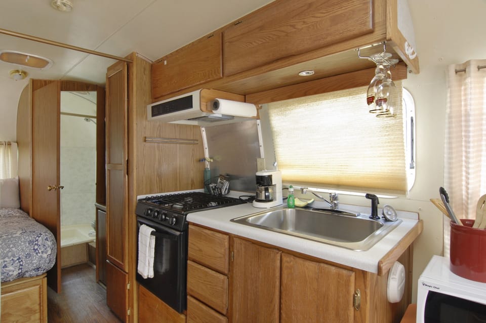Vintage Airstream - Full  | Private kitchenette | Fridge, microwave