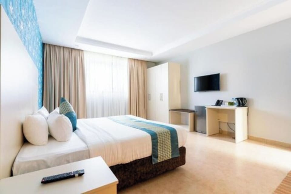 Deluxe Double Room | Premium bedding, Select Comfort beds, in-room safe, laptop workspace