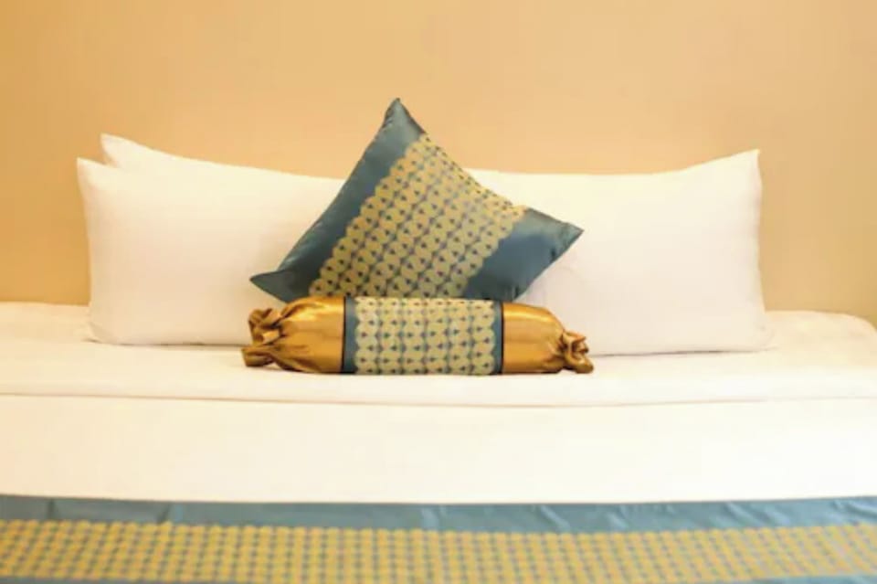 Deluxe Double Room | Premium bedding, Select Comfort beds, in-room safe, laptop workspace