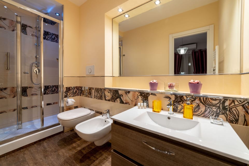 Deluxe Double Room, 1 Double Bed | Bathroom | Shower, rainfall showerhead, free toiletries, hair dryer