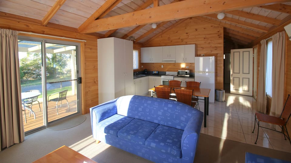 Waterfront Cabin 5 Share | Living area | Flat-screen TV
