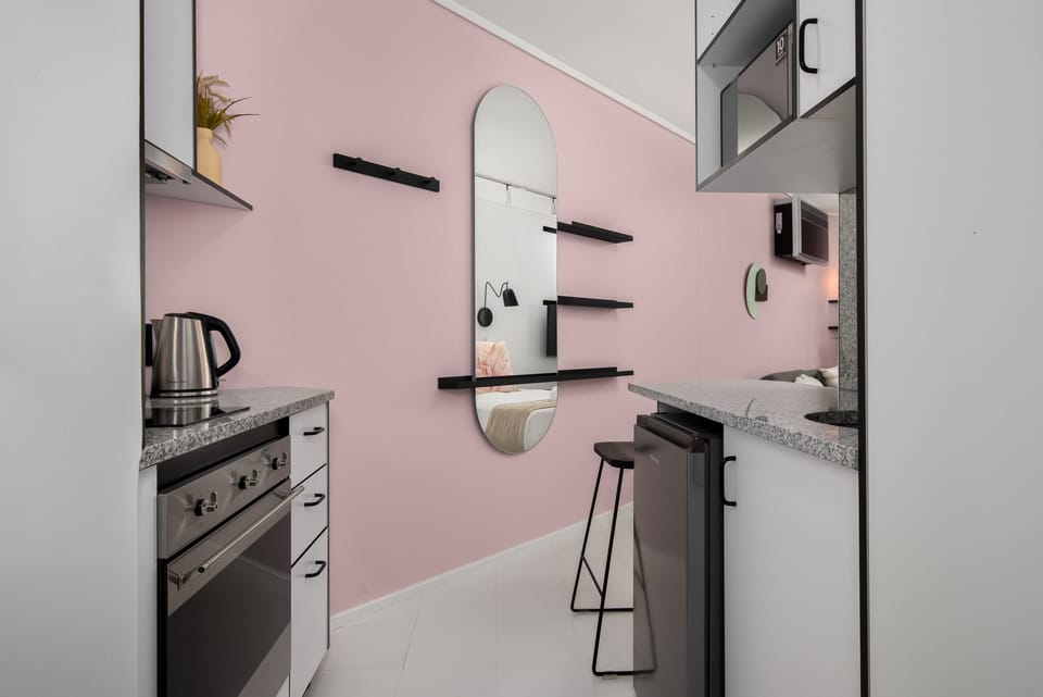 Luxury Studio | Private kitchen | Fridge, microwave, oven, stovetop