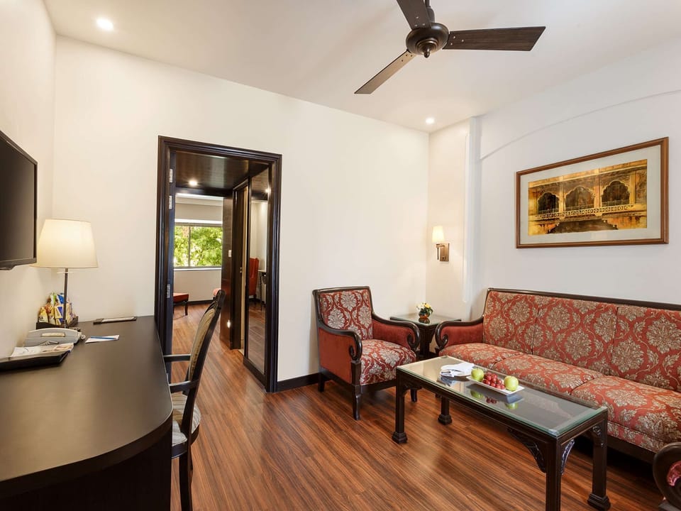 Suite, 1 Double Bed, City View | In-room safe, iron/ironing board, free WiFi, bed sheets