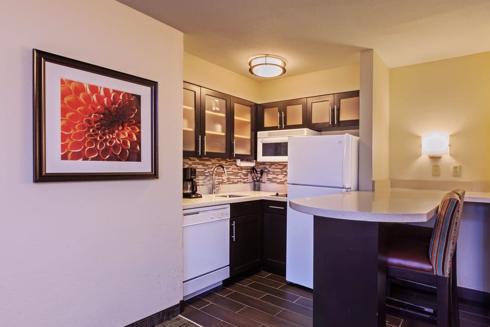 Suite, 1 Bedroom, Kitchen | Down comforters, in-room safe, desk, blackout drapes