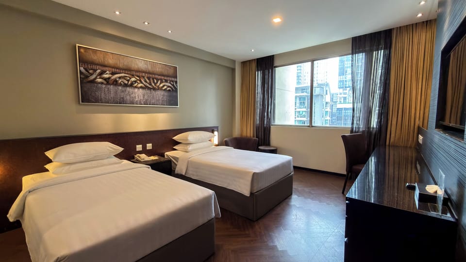Deluxe Twin Room | Down comforters, pillowtop beds, minibar, in-room safe