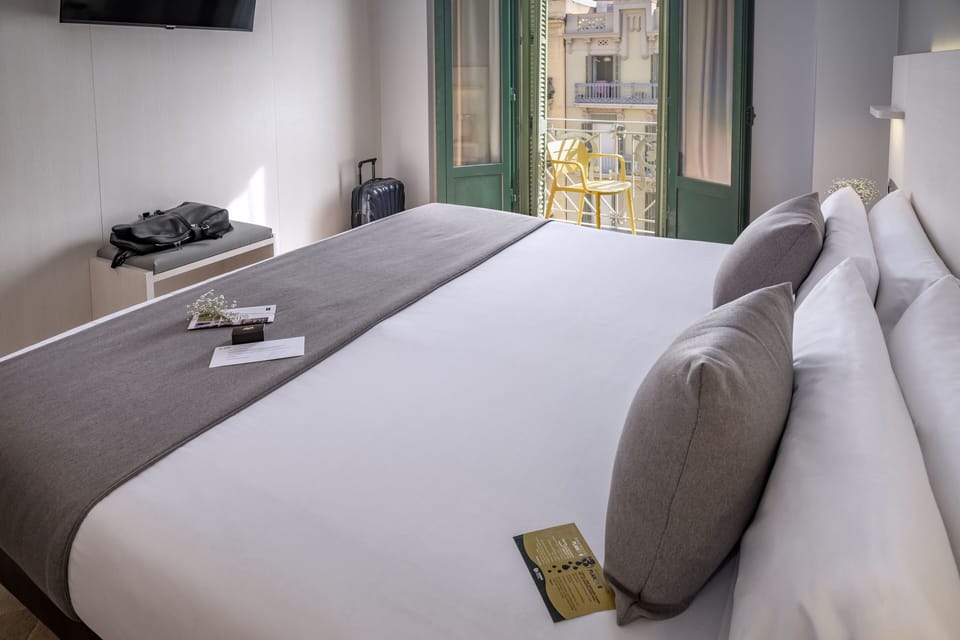Comfort Double Room, Balcony | In-room safe, desk, blackout drapes, iron/ironing board