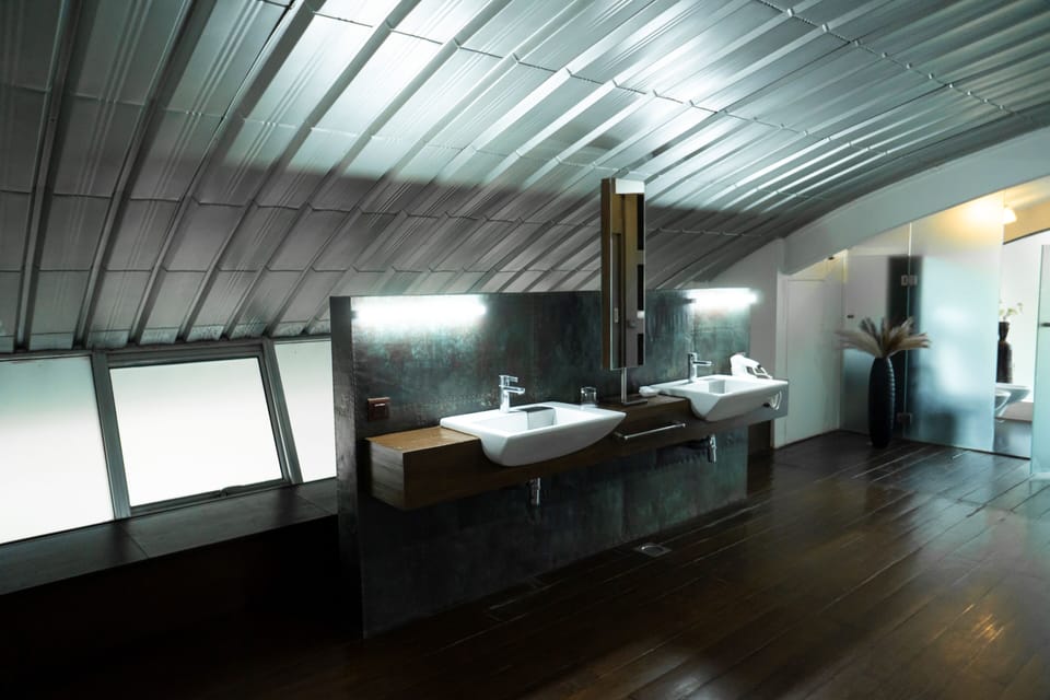 Presidential Sea Suite | Bathroom | Shower, free toiletries, hair dryer, slippers