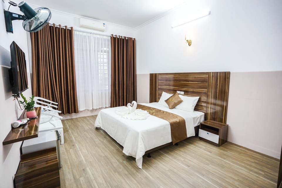 Deluxe Double Room | Premium bedding, pillowtop beds, desk, WiFi (free)