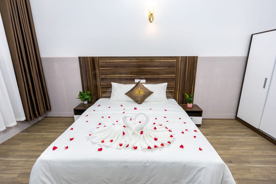 Deluxe Double Room | Premium bedding, pillowtop beds, desk, WiFi (free)