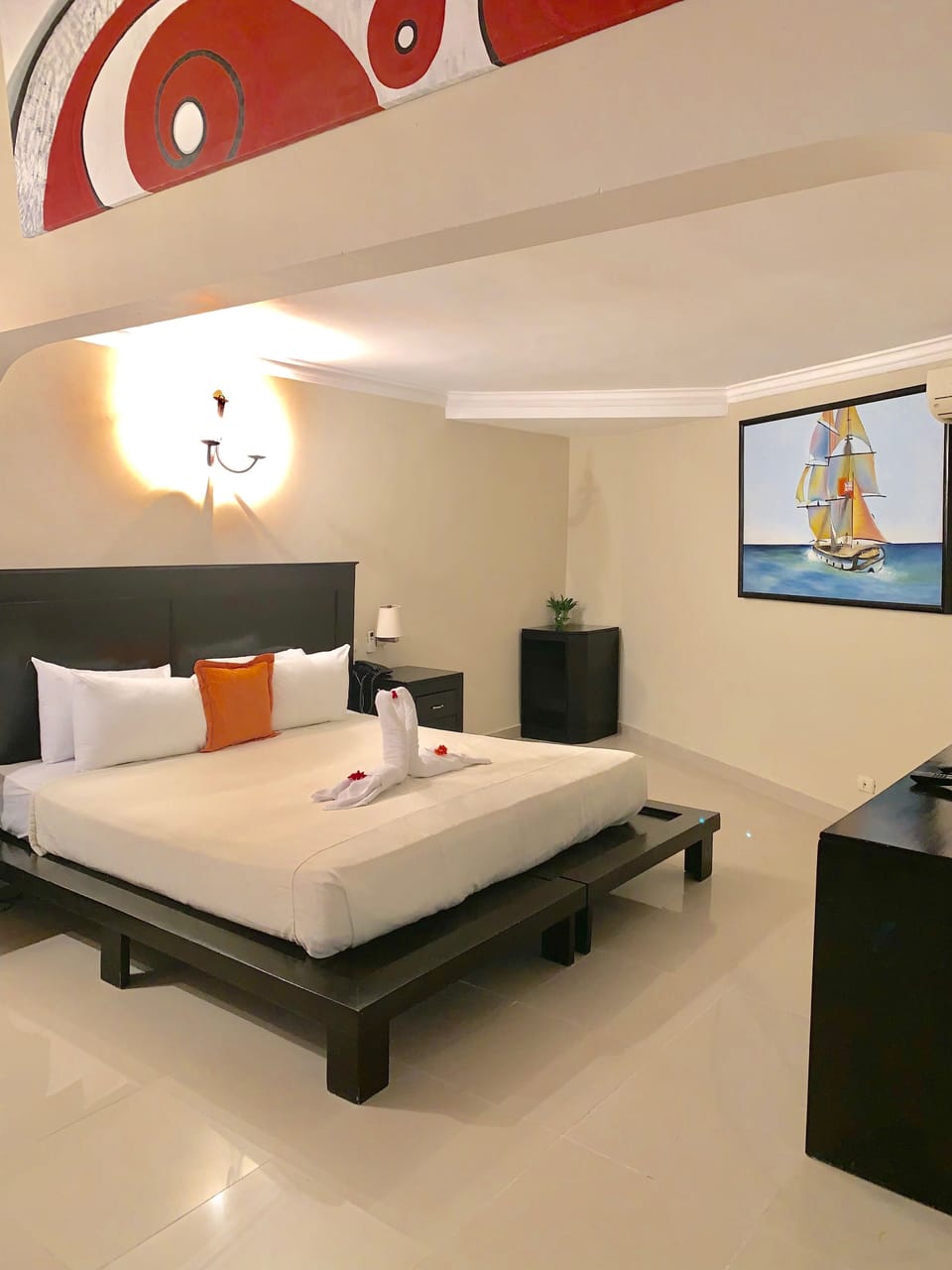 Deluxe Family Suite with Pool View | Premium bedding, down comforters, pillowtop beds, in-room safe