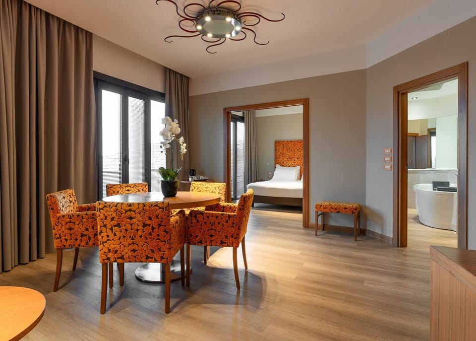 Suite (Master) | Living area | 40-inch LCD TV with satellite channels, Smart TV
