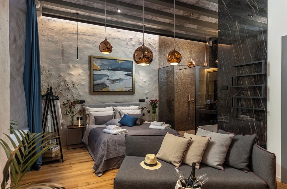 Luxury Double Room | In-room safe, desk, laptop workspace, blackout drapes