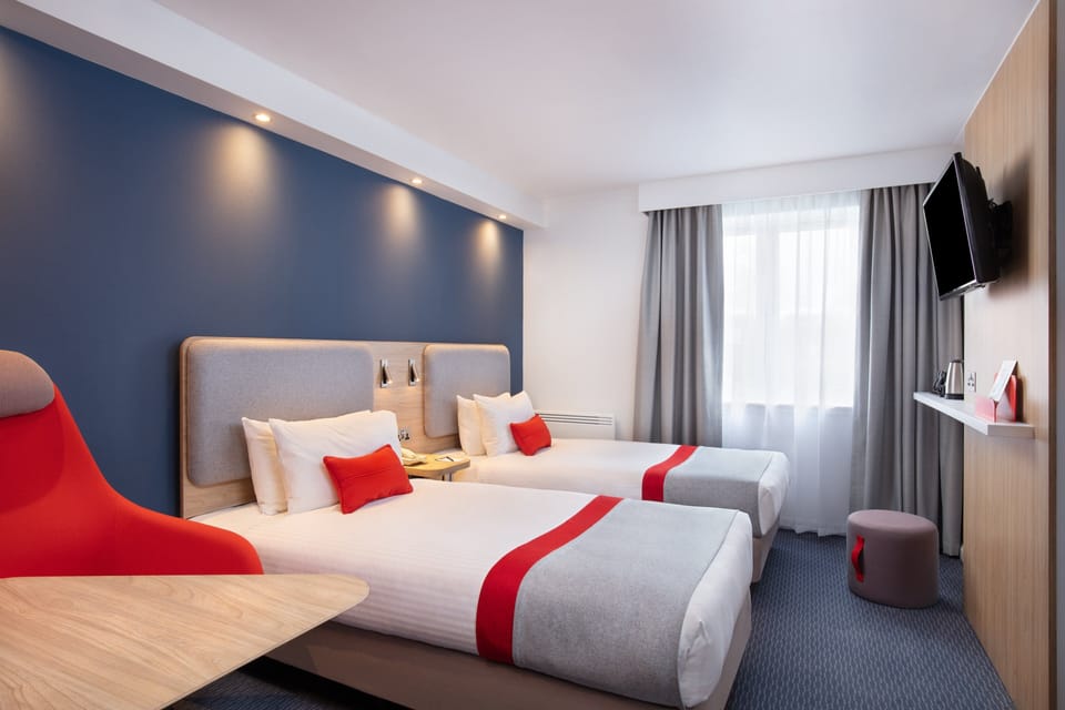 Standard Room, 2 Twin Beds (with Free Hot Breakfast) | Premium bedding, in-room safe, desk, laptop workspace