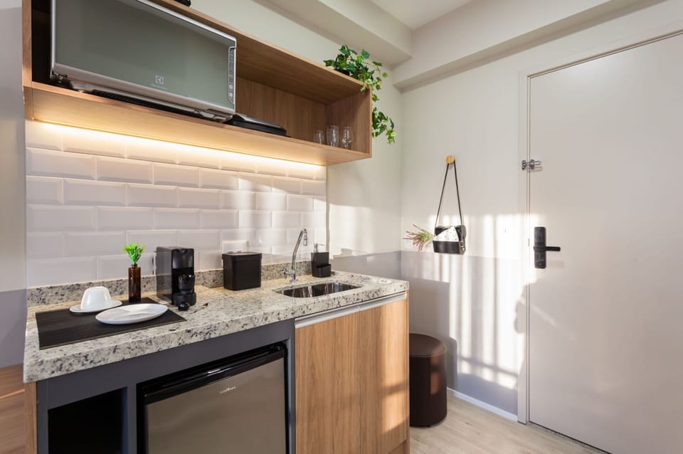 Studio Casal | Private kitchenette | Microwave, stovetop, cookware/dishes/utensils