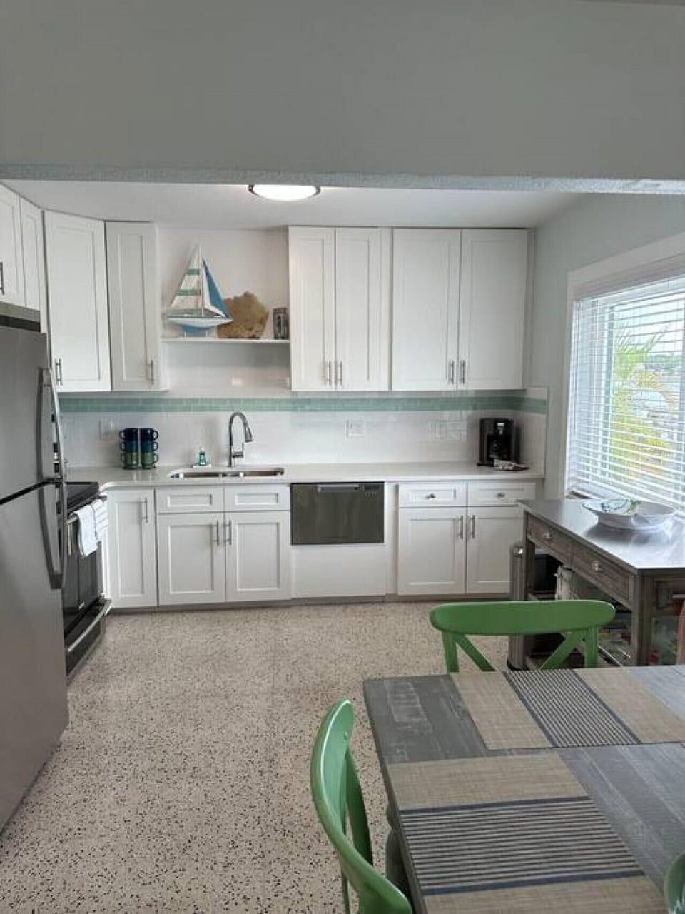 Family Suite | Living area | 43-inch Smart TV with cable channels, TV, Netflix