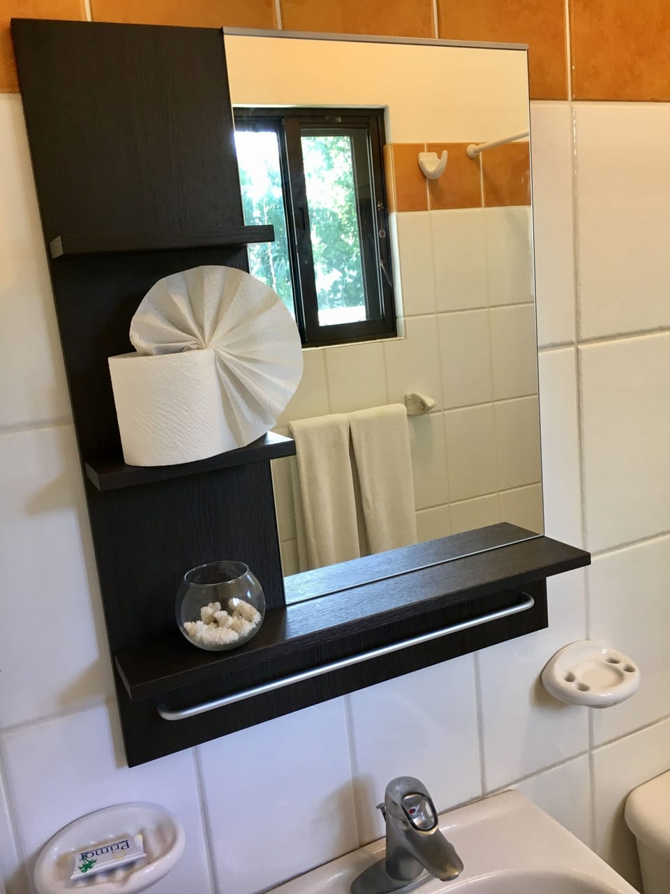Shower, towels, shampoo