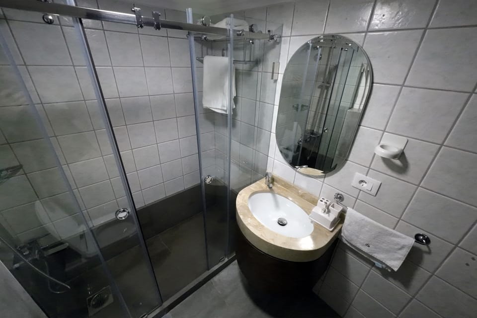 Shower, rainfall showerhead, free toiletries, hair dryer