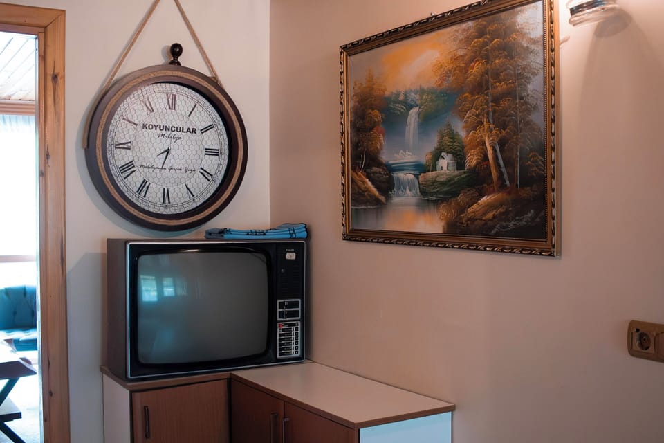 Business Chalet, 3 Bedrooms, Fireplace, Mountain View | Premium bedding, free WiFi, bed sheets