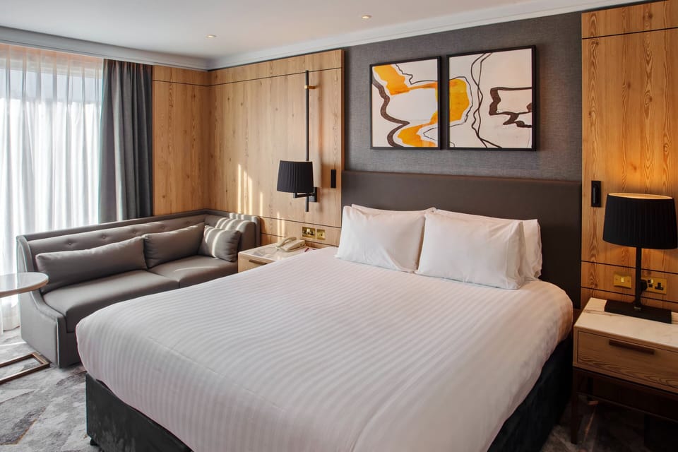 Premium bedding, in-room safe, desk, laptop workspace